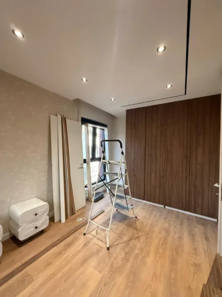 Tirane, jepet me qera apartament 1+1+Ballkon Kati 2, 75 m² 800 € (Komuna e Parisit)