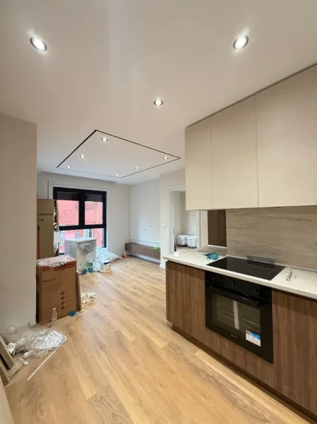 Tirane, jepet me qera apartament 1+1+Ballkon Kati 2, 75 m² 800 € (Komuna e Parisit)