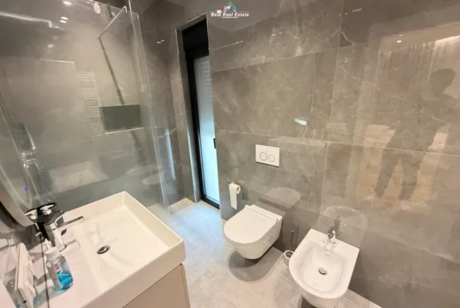 Tirane, jepet me qera Vile Kati 3, 290 m² 3.200 € (teg)
