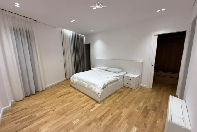 Tirane, jepet me qera Vile Kati 3, 290 m² 3.200 € (teg)