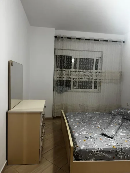 Tirane, jepet me qera apartament 1+1 Kati 5, 65 m² 420 € (Shkozë)