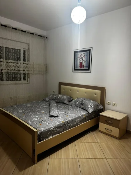 Tirane, jepet me qera apartament 1+1 Kati 5, 65 m² 420 € (Shkozë)