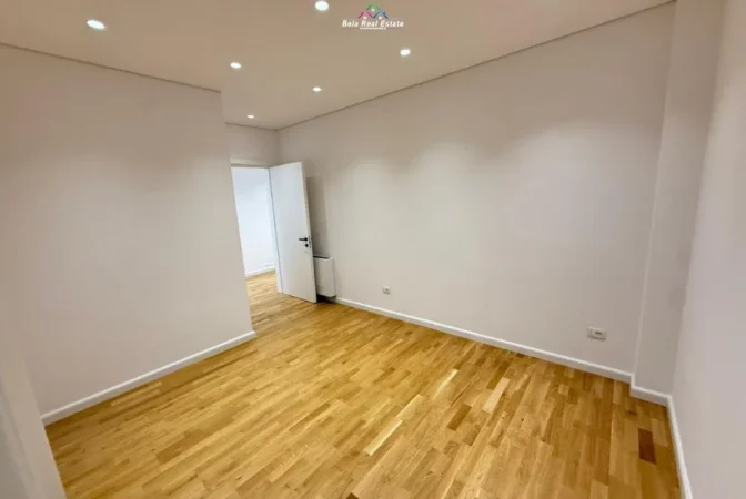 Tirane, jepet me qera Vile 2 Katshe Kati 2, 290 m² 3.200 € (teg)