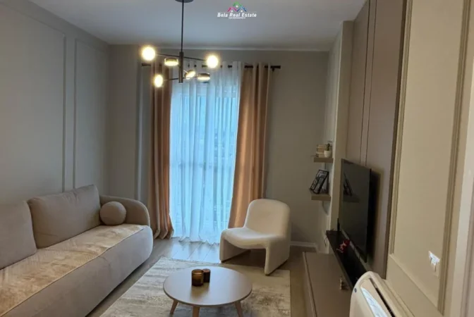 Tirane, jepet me qera apartament 1+1+Ballkon Kati 4, 60 m² 570 € (univers city)