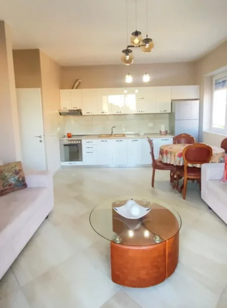 Tirane, jepet me qera apartament 2+1 Kati 2, 95 m² 600 € (Rruga e Dibres)