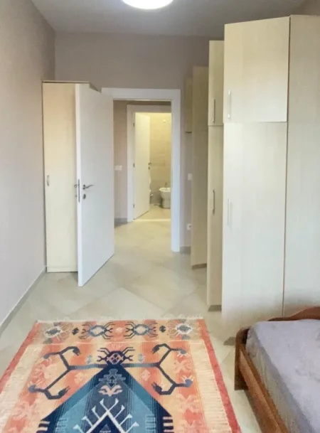 Tirane, jepet me qera apartament 2+1 Kati 2, 95 m² 600 € (Rruga e Dibres)