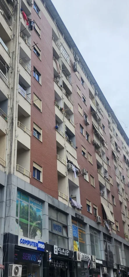 Tirane, shes apartament 2+1+Ballkon Kati 4, 