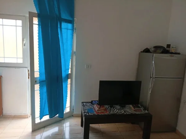 Tirane, jepet me qera apartament 1+1 Kati 3, 60 m² 330 € (Pallati me Shigjeta)