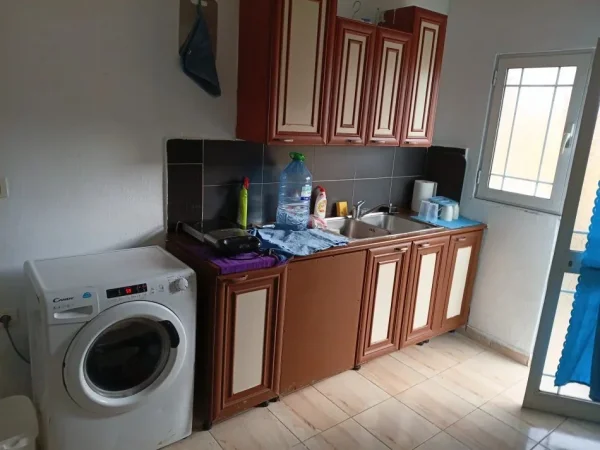 Tirane, jepet me qera apartament 1+1 Kati 3, 60 m² 330 € (Pallati me Shigjeta)