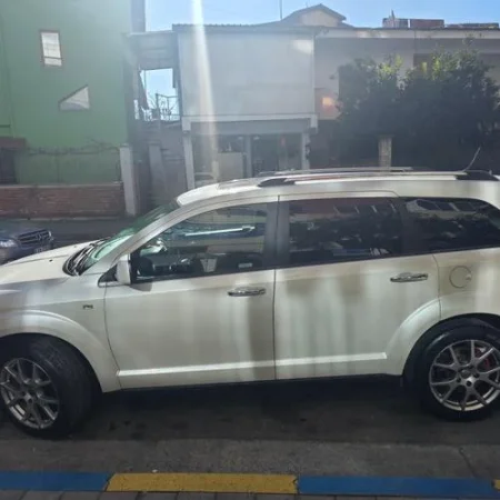 Tirane, shitet SUV Fiat Fremont 2015 2.0Automat Okazion 5000 Nafte, e bardhë automatik Klima 330.000 km 5.000 €