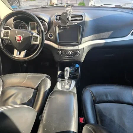 Tirane, shitet SUV Fiat Fremont 2015 2.0Automat Okazion 5000 Nafte, e bardhë automatik Klima 330.000 km 5.000 €