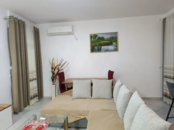Vlore, jap me qera apartament 3+1+Aneks+Ballkon Kati 4, 120 m 600 EURO /muaji