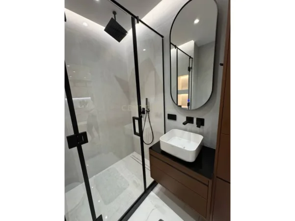 Tirane, jepet me qera apartament 1+1 Kati 3, 74 m² 680 € (astiri)