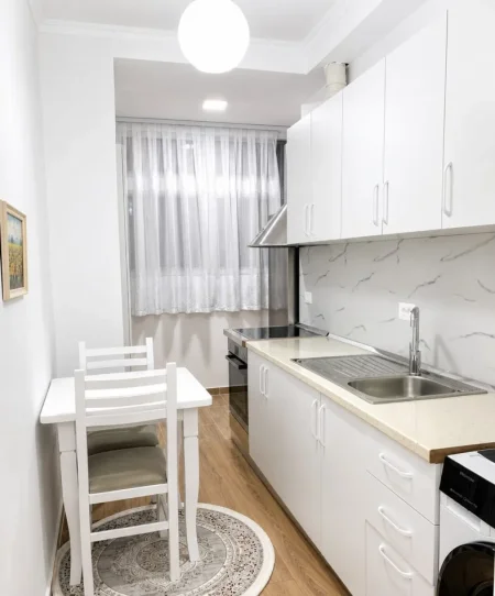 Tirane, jepet me qera apartament 1+1 Kati 2, 30 m² 370 € (Don Bosko)
