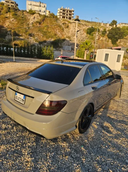 Sarande, makine Benzin, gri e erret automatik Kondicioner 1 km 1 €