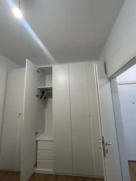 Tirane, jepet me qera apartament 1+1 , 55 m² 380 € 