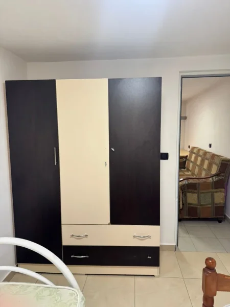 Tirane, jepet me qera shtepi 1+1 Kati 0, 35 m² 280 € (Rruga Fadil Bodinaku Nr.9)