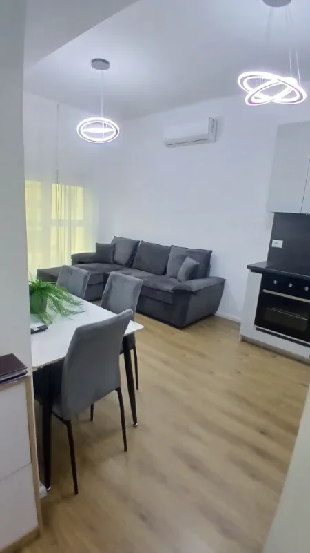 Tirane, jepet me qera apartament 1+1+Ballkon Kati 3, 53 m² 