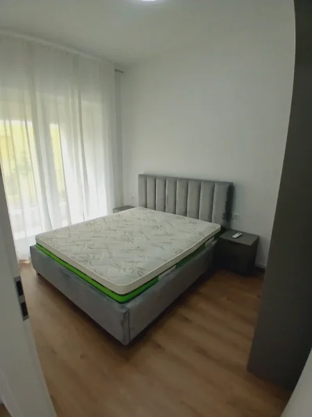 Tirane, jepet me qera apartament 1+1+Ballkon Kati 3, 53 m² 