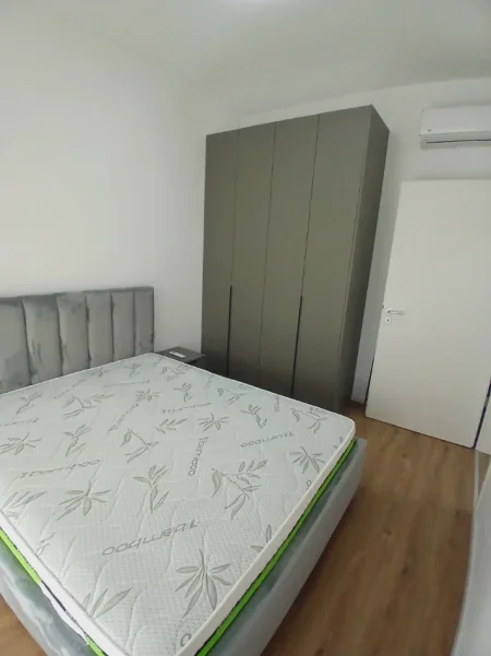 Tirane, jepet me qera apartament 1+1+Ballkon Kati 3, 53 m² 