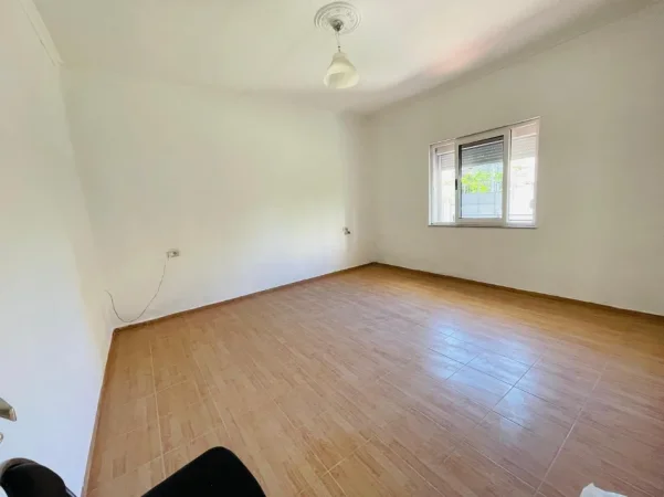Tirane, jepet me qera nga Pronari, pa-komision shtepi 1+1 Kati 1, 400 € (Beniamin Kruta)