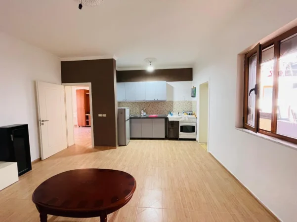 Tirane, jepet me qera nga Pronari, pa-komision shtepi 1+1 Kati 1, 400 € (Beniamin Kruta)