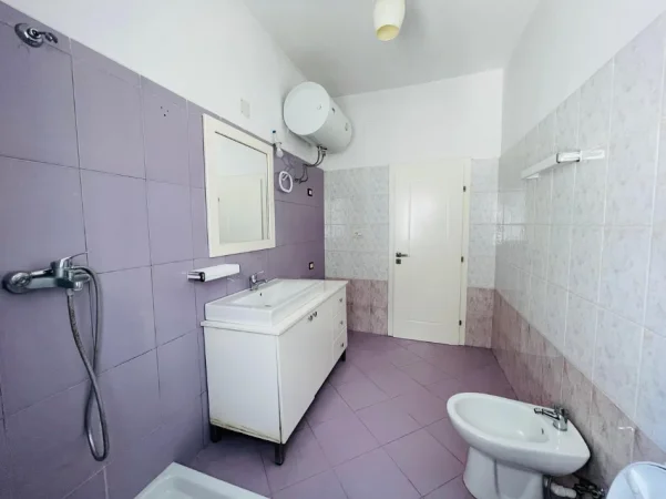 Tirane, jepet me qera nga Pronari, pa-komision shtepi 1+1 Kati 1, 400 € (Beniamin Kruta)