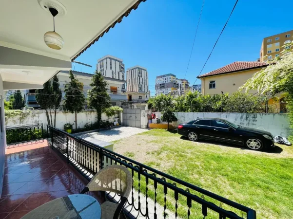 Tirane, jepet me qera nga Pronari, pa-komision shtepi 1+1 Kati 1, 400 € (Beniamin Kruta)