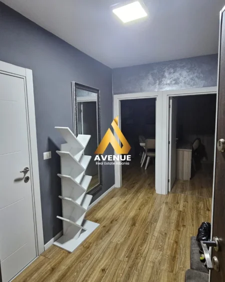 Tirane, jepet me qera apartament 2+1 Kati 5, 72 m² 600 € (Rruga Kadri Roshi)