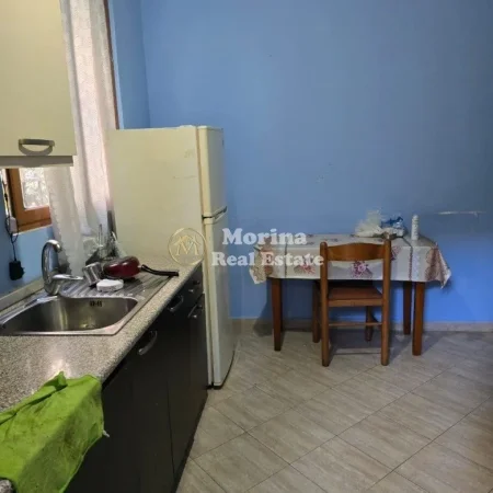 Tirane, jepet me qera apartament 1+1 Kati 1, 50 m² 250 € (Rruga 5 Maji)