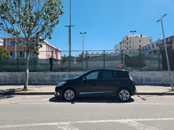 Durres, shes makine RENAULT SCENIC 2012 Nafte, e zeze automatik 4 km 5.500 €