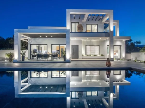 Tirane, shitet Vile 3 Katshe , 1.500 m² 8.000.000 € (Liqeni i Tiranës)
