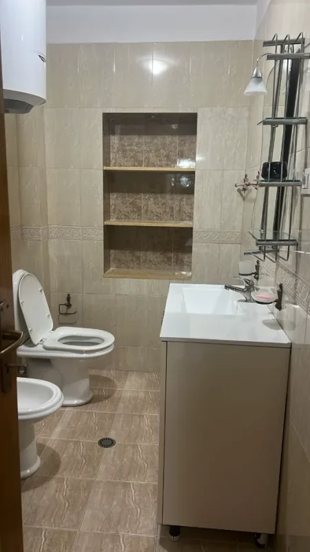 APARTAMENT 1+1 ME QIRA  500 € TE  RRUGA KAVAJES