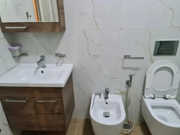 Tirane, jepet me qera apartament 2+1 Kati 4, 500 € (Astir)
