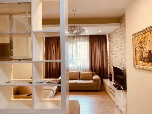 Tirane, jepet me qera apartament 2+1 Kati 1, 120 m² 750 € (Brryli)