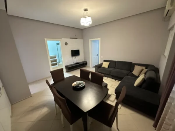Tirane, jepet me qera apartament 2+1 Kati 1, 90 m² 450 € (Rrethi i Shkozes, Rruga Ali Shefqeti)