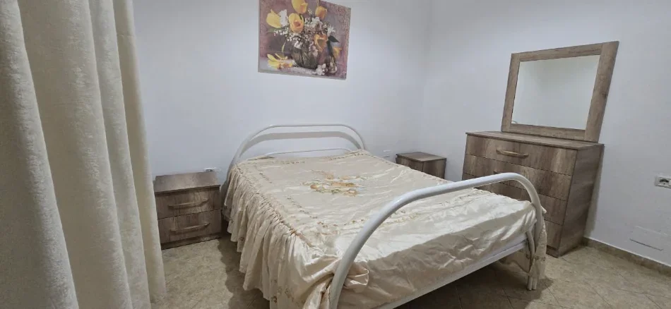 Tirane, jepet me qera apartament 1+1 Kati 1, 50 m² 330 € (Rruga "Petrela")