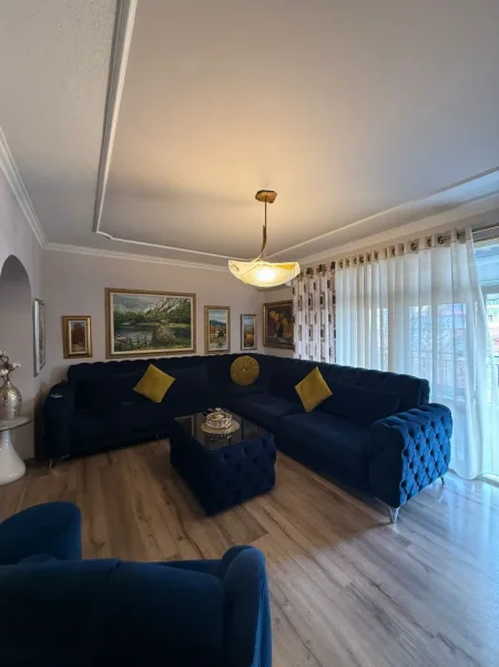 Tirane, shitet apartament 2+1 Kati 4, 104 m² 212.000 € (rruga e kavajes , 21 Dhjetori)