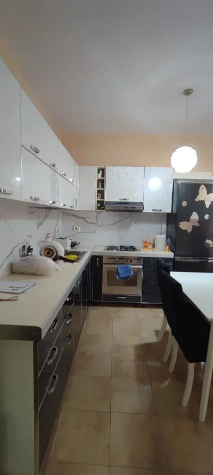 Tirane, jap me qera apartament 2+1 Kati 2, 70 m² 350 € (Ish Restorant Qesaraka ne Fresk)