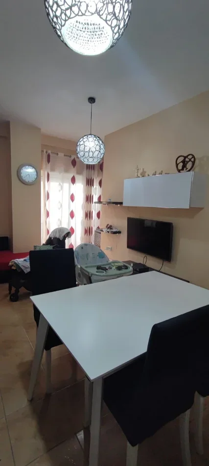 Tirane, jap me qera apartament 2+1 Kati 2, 70 m² 350 € (Ish Restorant Qesaraka ne Fresk)
