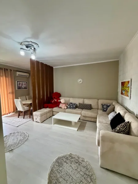 Tirane, jepet me qera apartament 1+1+Ballkon , 80 m² 350 € (Treshi)