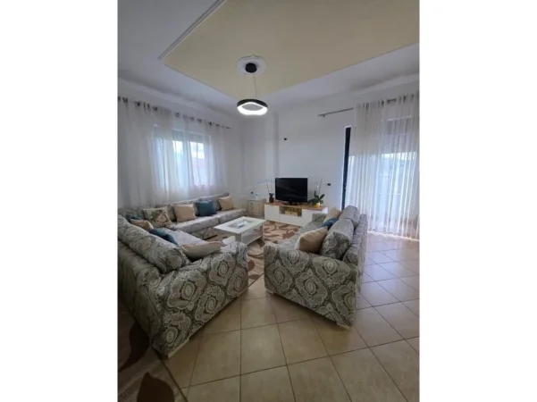 Tirane, jepet me qera apartament 3+1+Aneks+Ballkon Kati 1, 140 m² 600 € (SAUK)