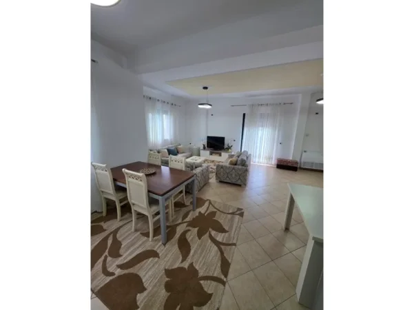 Tirane, jepet me qera apartament 3+1+Aneks+Ballkon Kati 1, 140 m² 600 € (SAUK)