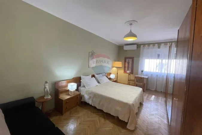 Tirane, jepet me qera apartament 1+1 , 56 m² 590 € (Sheshi Skenderbej)