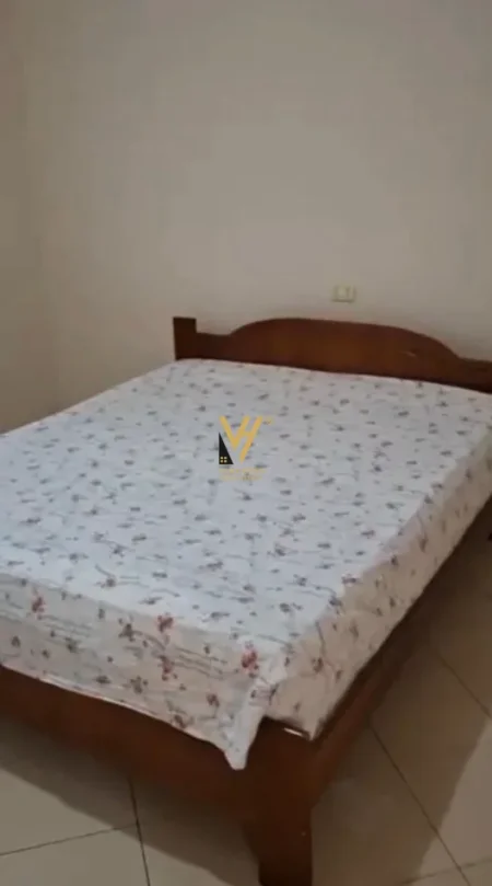 Tirane, jepet me qera apartament 1+1+Ballkon Kati 3, 65 m² 400 € (PARKU)