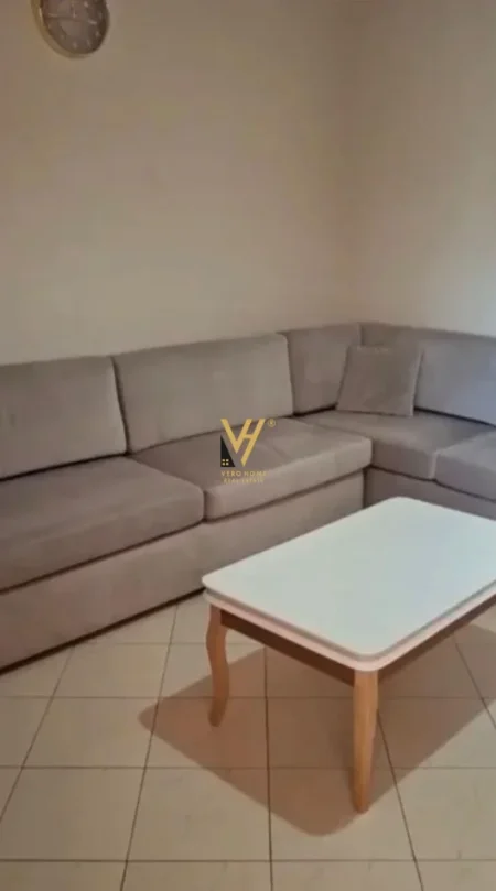 Tirane, jepet me qera apartament 1+1+Ballkon Kati 3, 65 m² 400 € (PARKU)