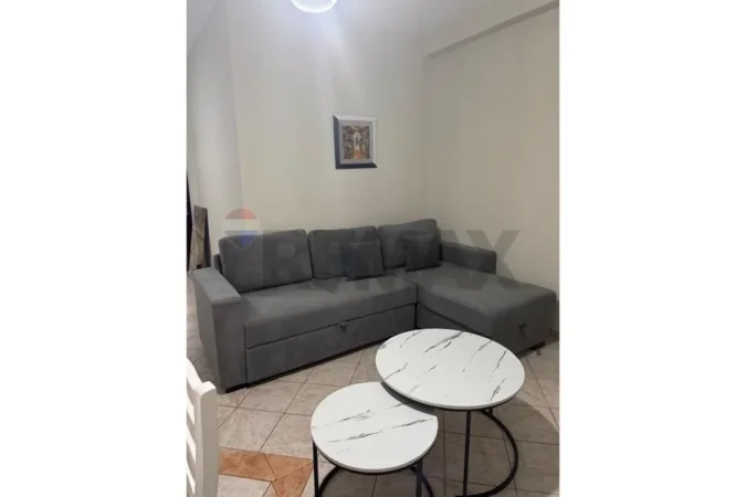 Tirane, jepet me qera 1+1 , 60 m² 500 € (Rruga e Kavajes)