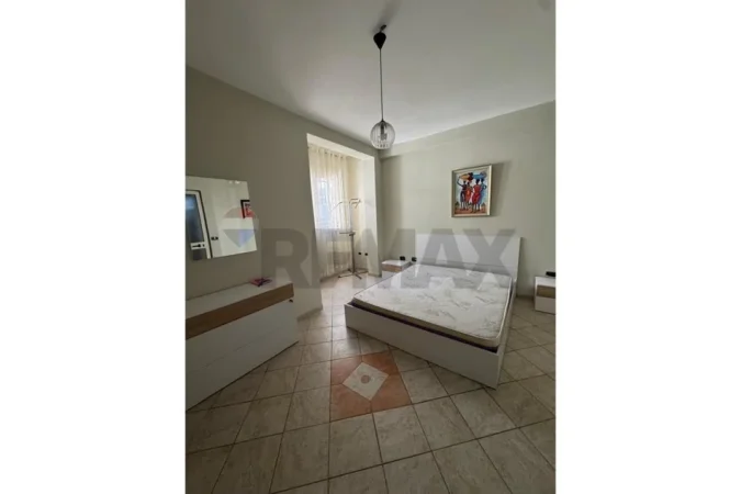 Tirane, jepet me qera 1+1 , 60 m² 500 € (Rruga e Kavajes)