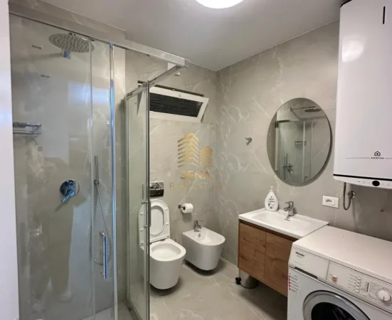 Tirane, jepet me qera apartament 3+1+Ballkon Kati 3, 130 m² 1.200 € (Komuna e Parisit)