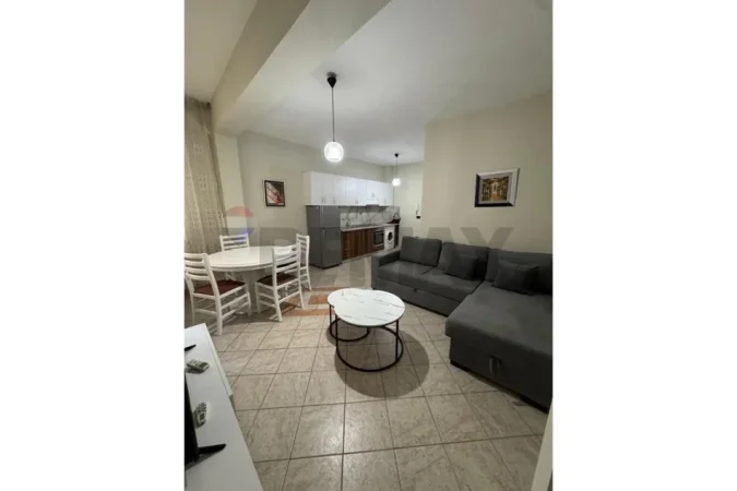 Tirane, jepet me qera 1+1 , 57 m² 500 € (Ruga e Kavajes)